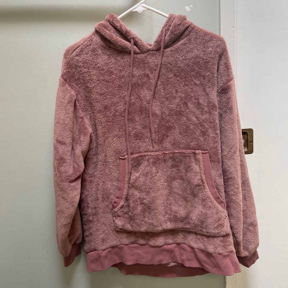 Fluffy pink sweatshirt in great condition size small